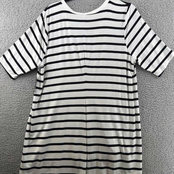 Torrid Striped V-Neck Super Soft Knit Hi-Lo Tunic Tee Black & White Size 2X NWT - Picture 2 of 6